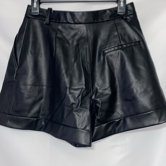 NWT ZARA BLACK FAUX LEATHER SHORTS WO SIZE MED WAIST 15” SIDE TO SIDE INSEAM 3” - Picture 11 of 11